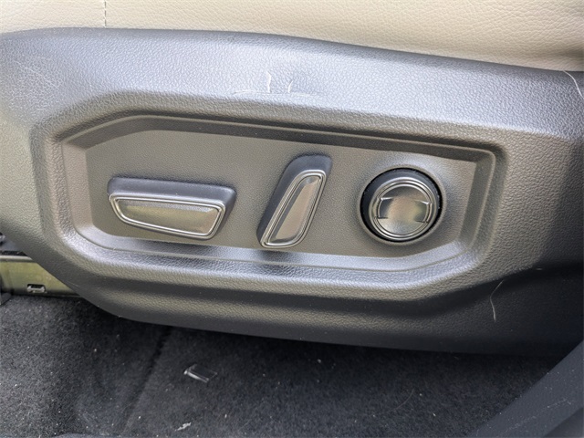Vehicle image 22 of 36