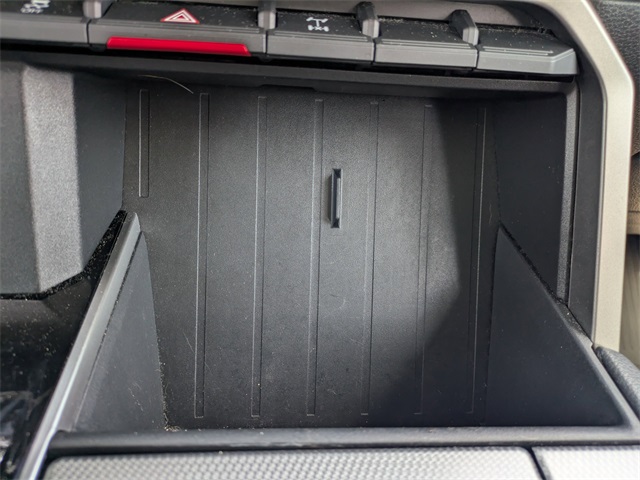 Vehicle image 27 of 36