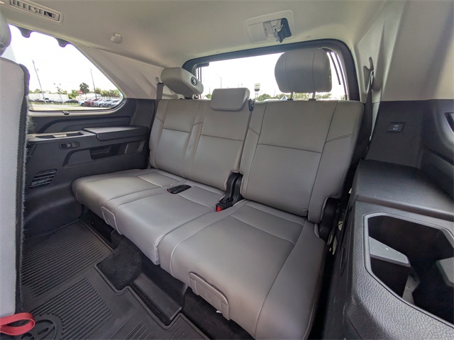 Vehicle image 15 of 36