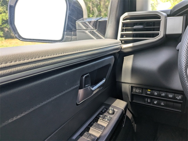 Vehicle image 29 of 36
