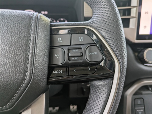 Vehicle image 33 of 36