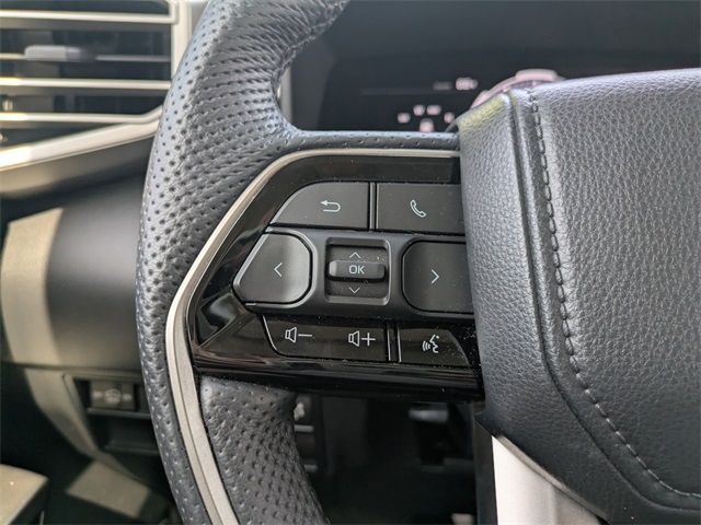 Vehicle image 32 of 36