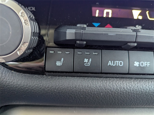 Vehicle image 26 of 36