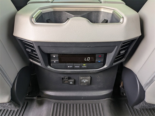 Vehicle image 17 of 36