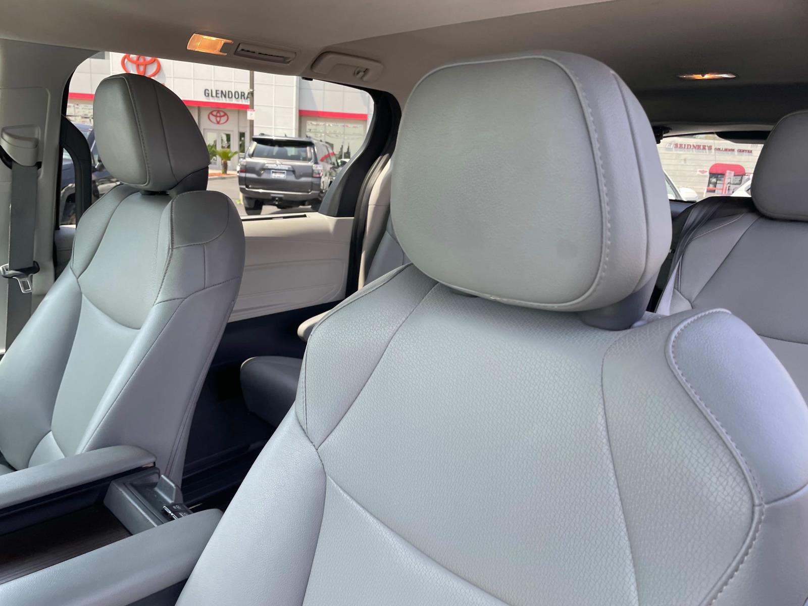 Vehicle image 23 of 30