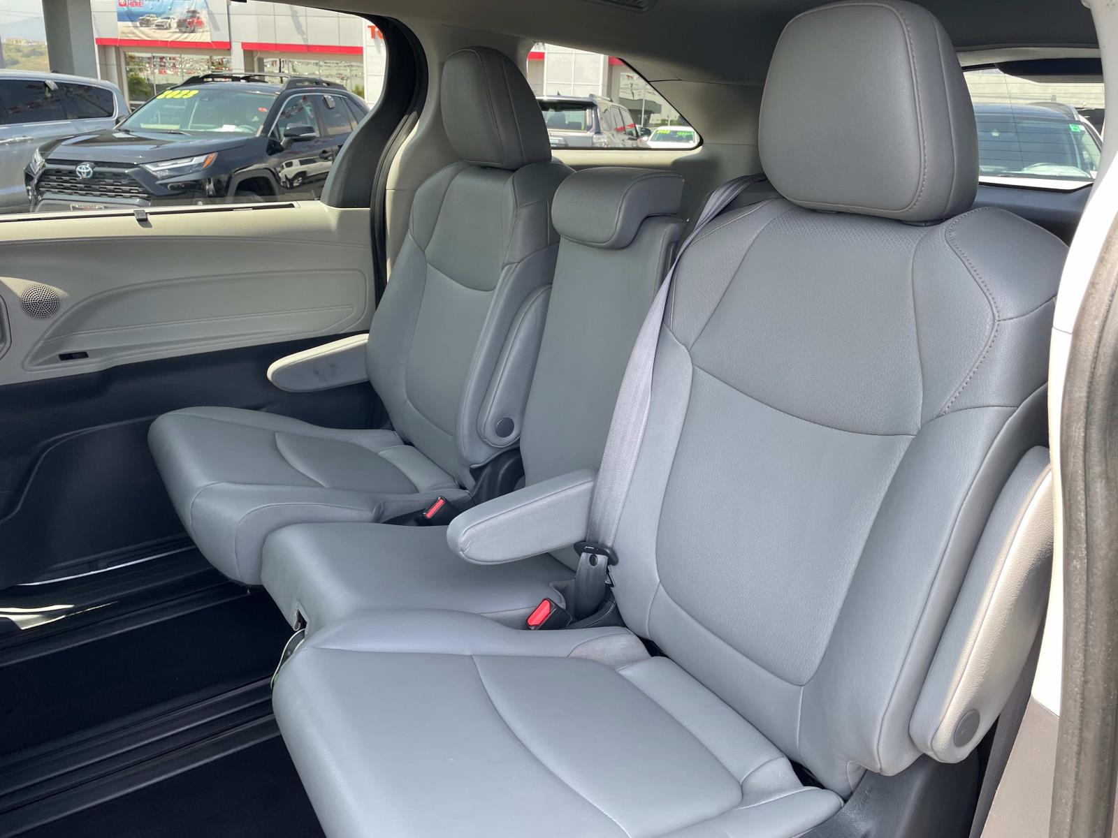 Vehicle image 24 of 30