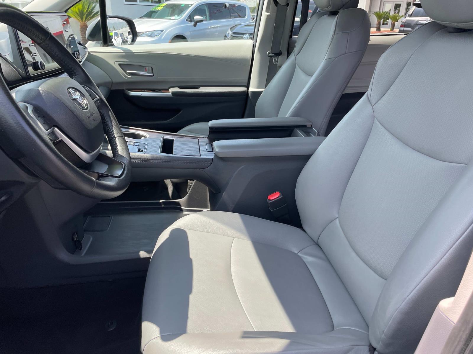 Vehicle image 22 of 30