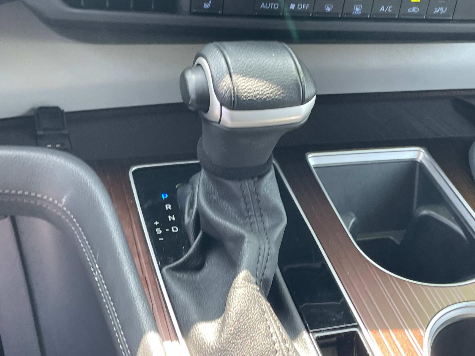 Vehicle image 17 of 30