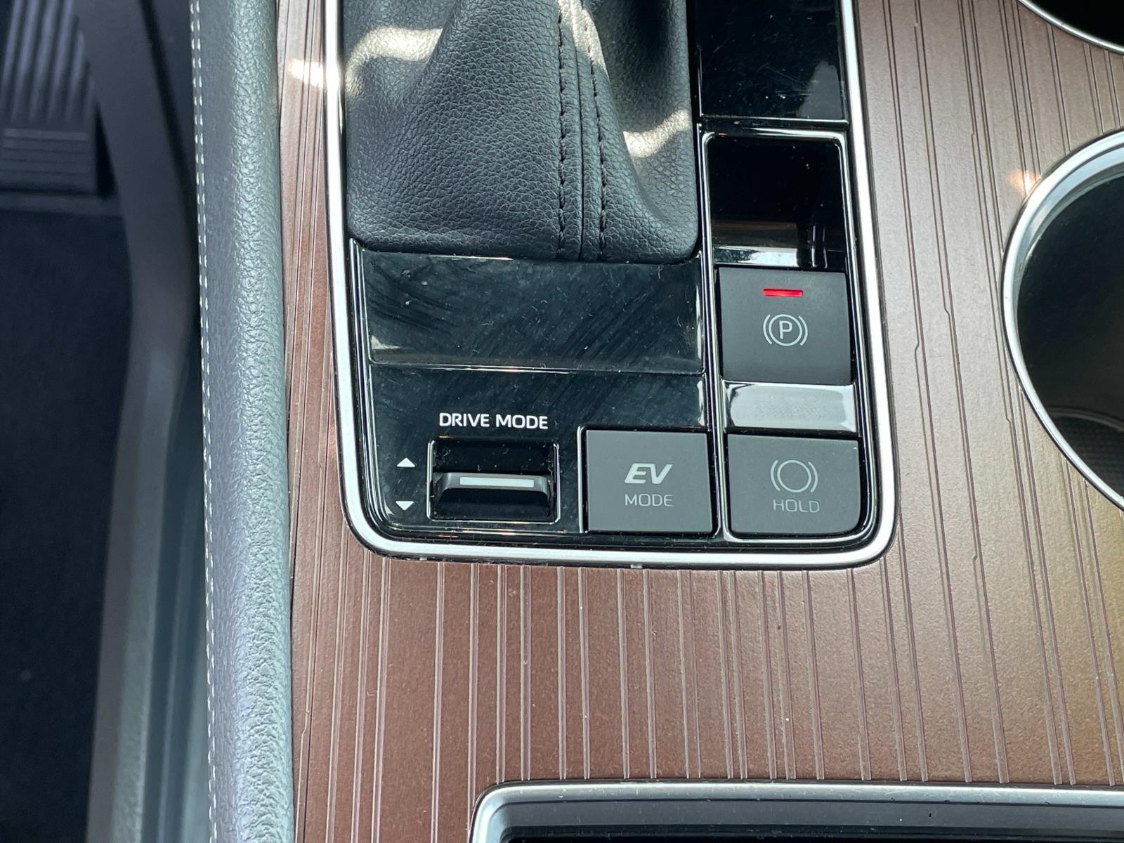 Vehicle image 18 of 30