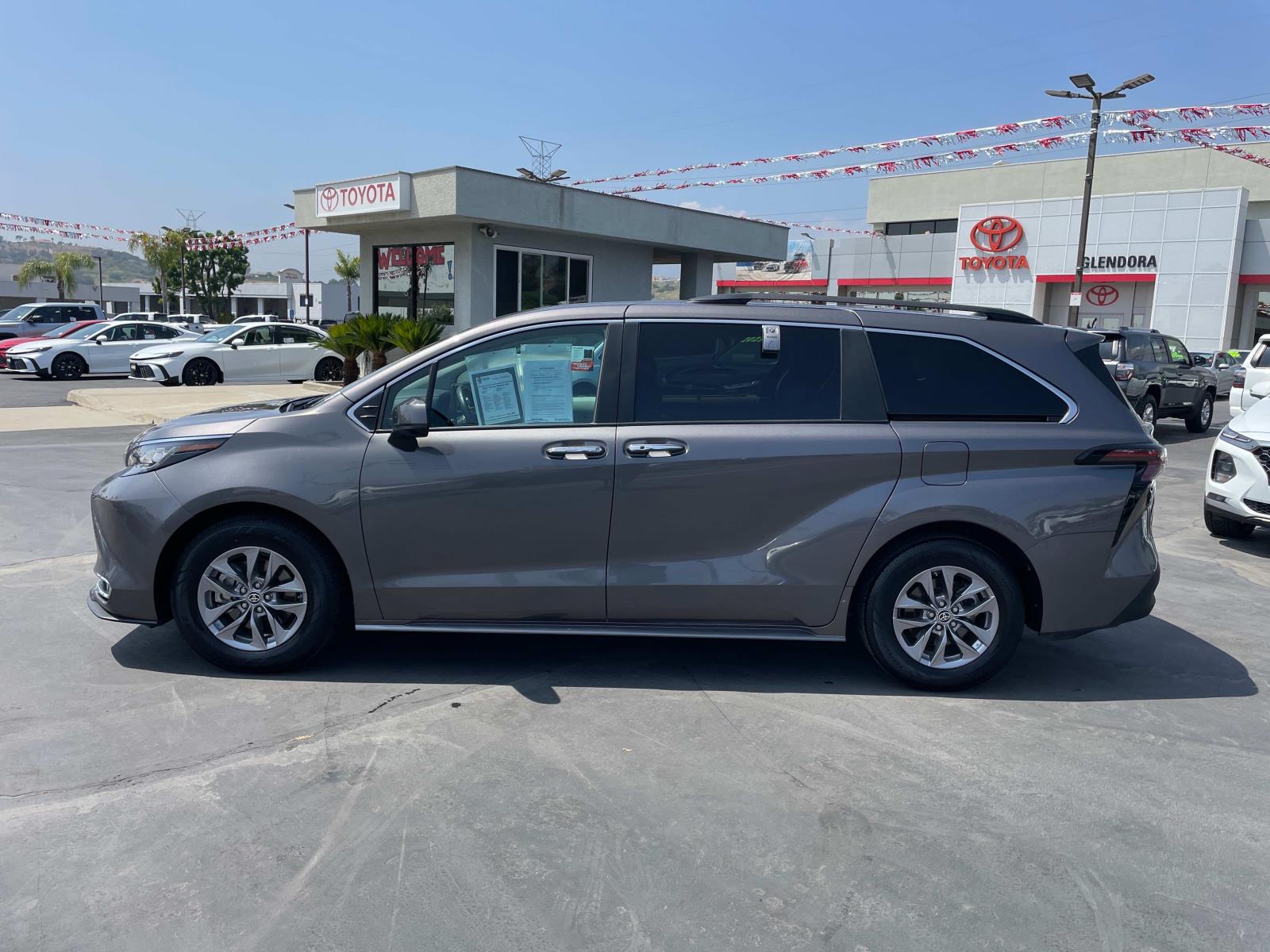Vehicle image 8 of 30