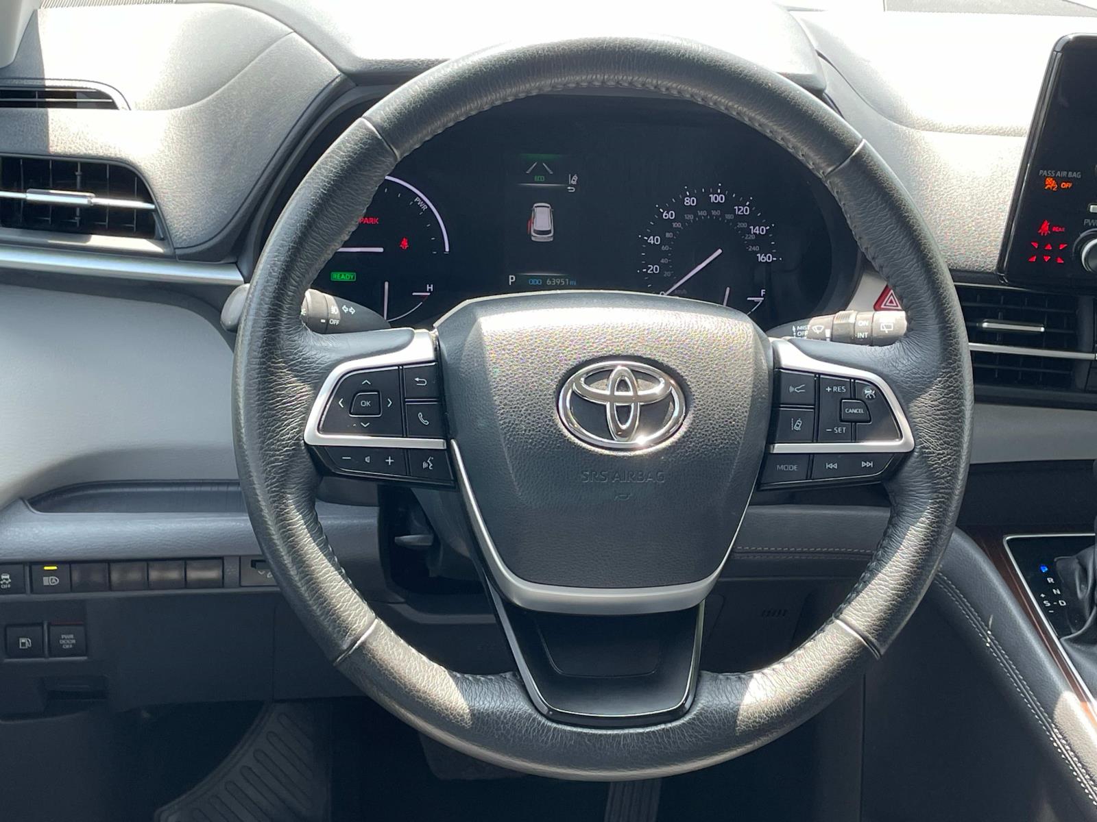 Vehicle image 10 of 30