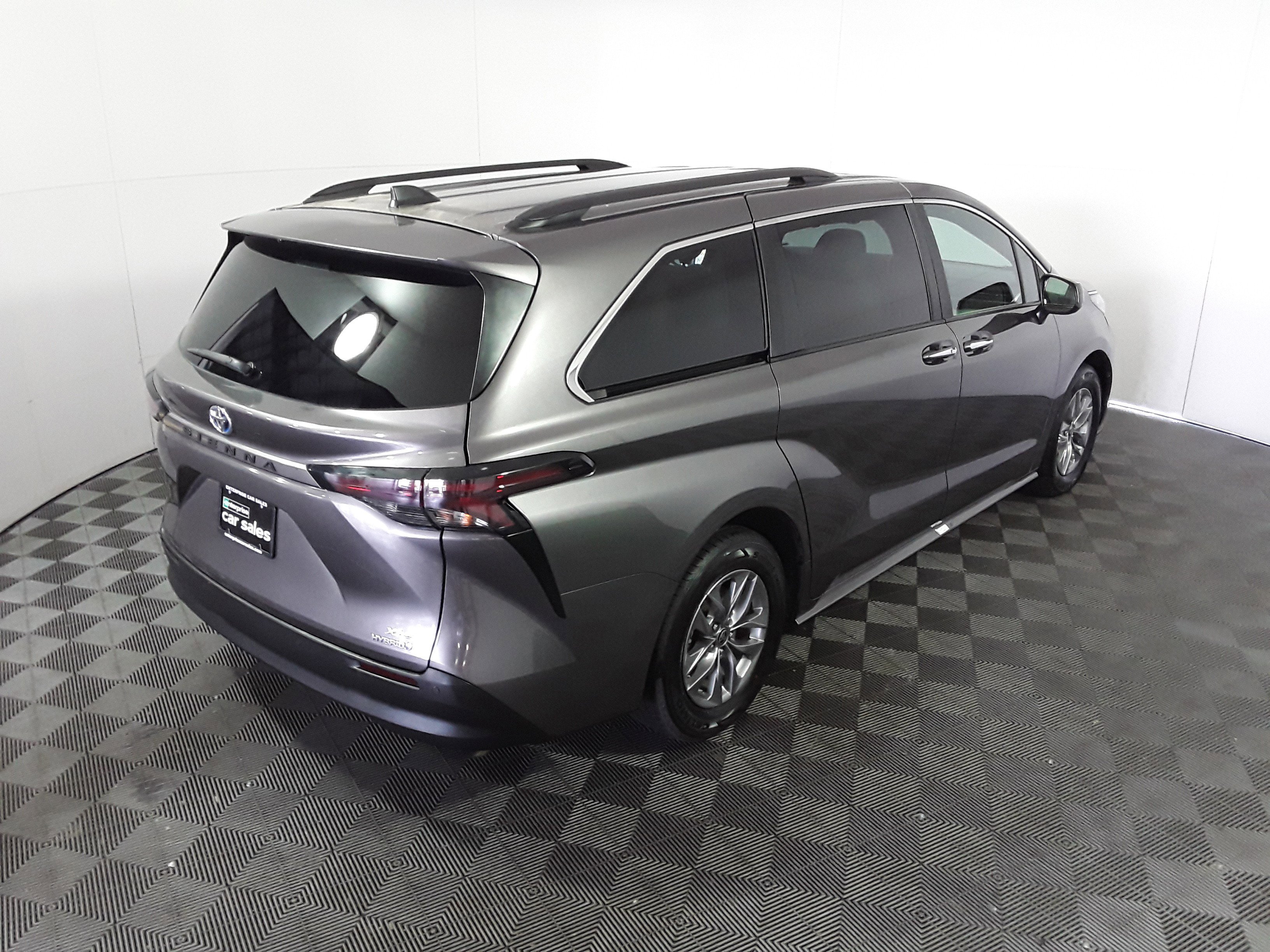 Vehicle image 7 of 22