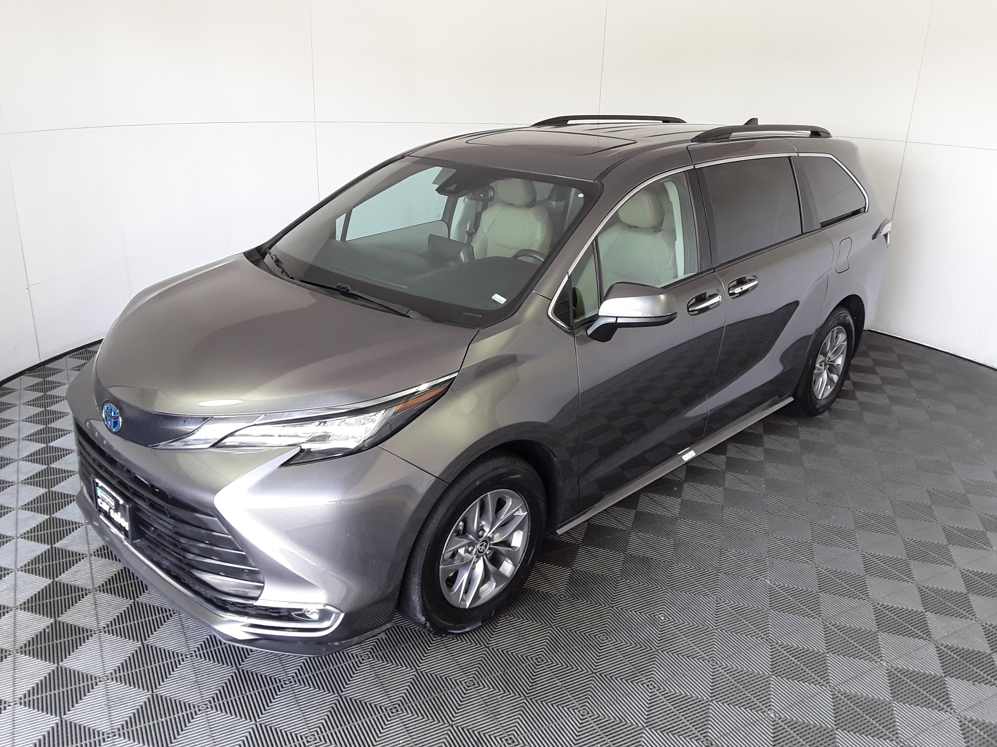 Vehicle image 2 of 22