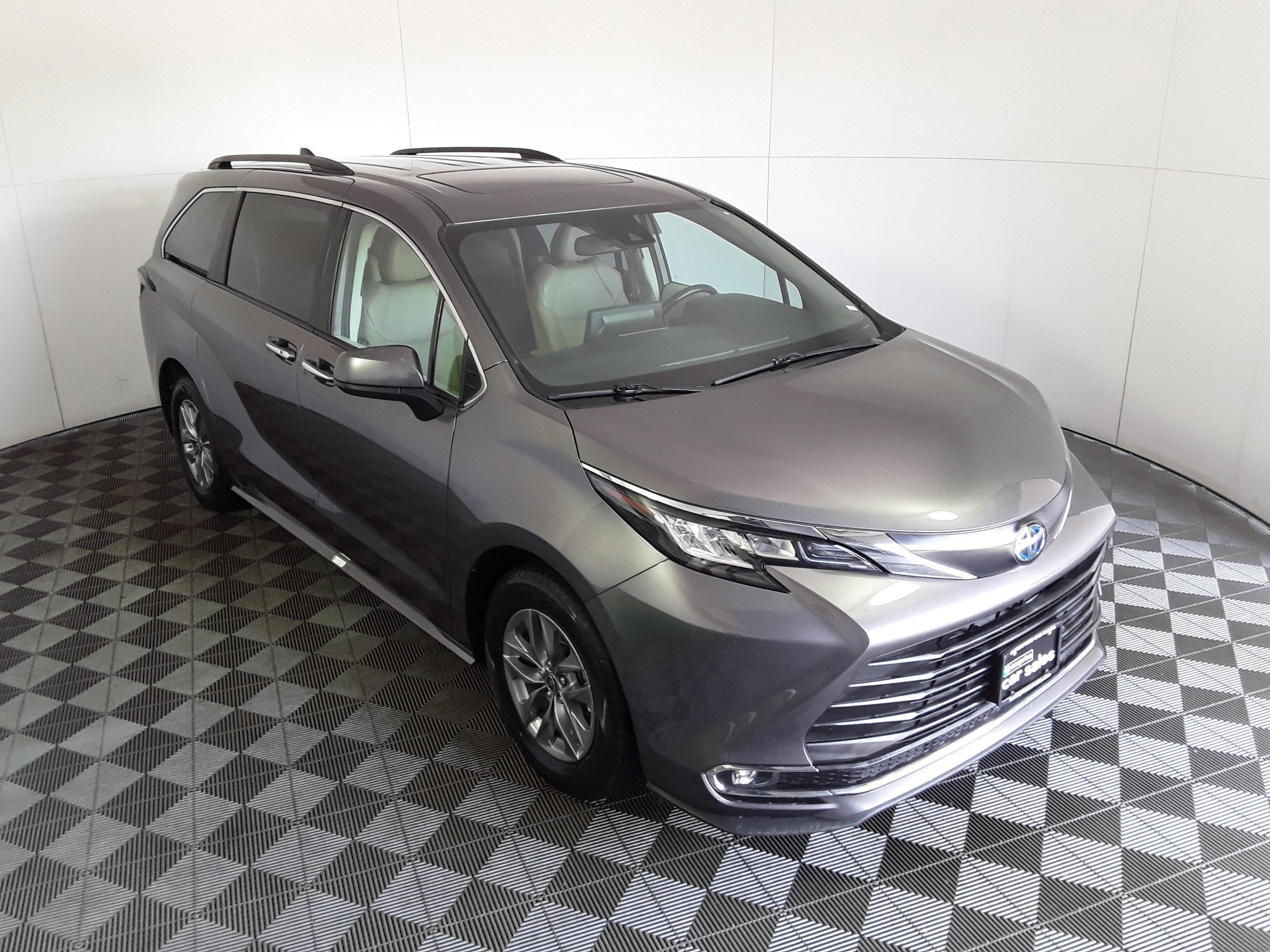 Vehicle image 5 of 22