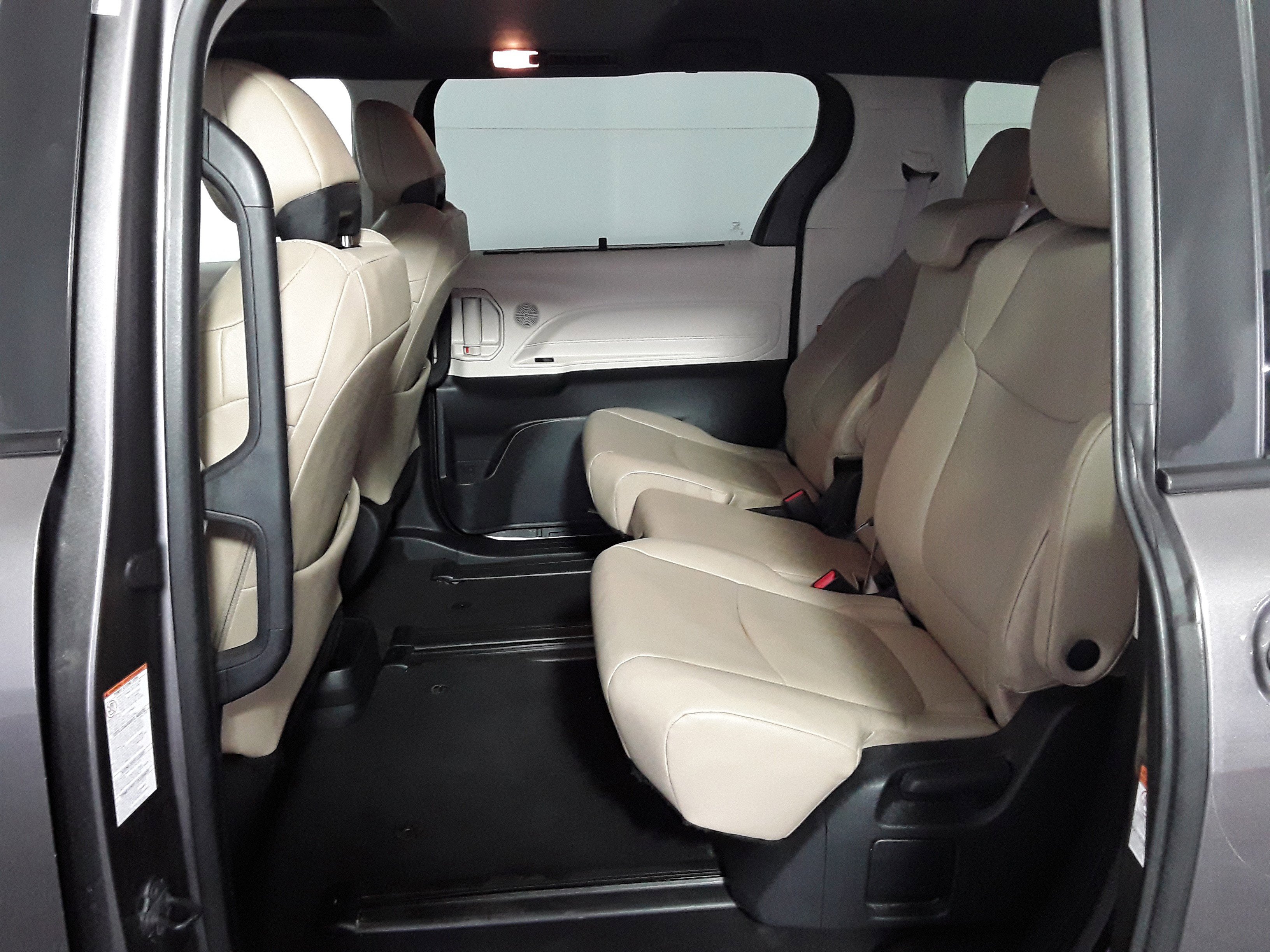 Vehicle image 15 of 22