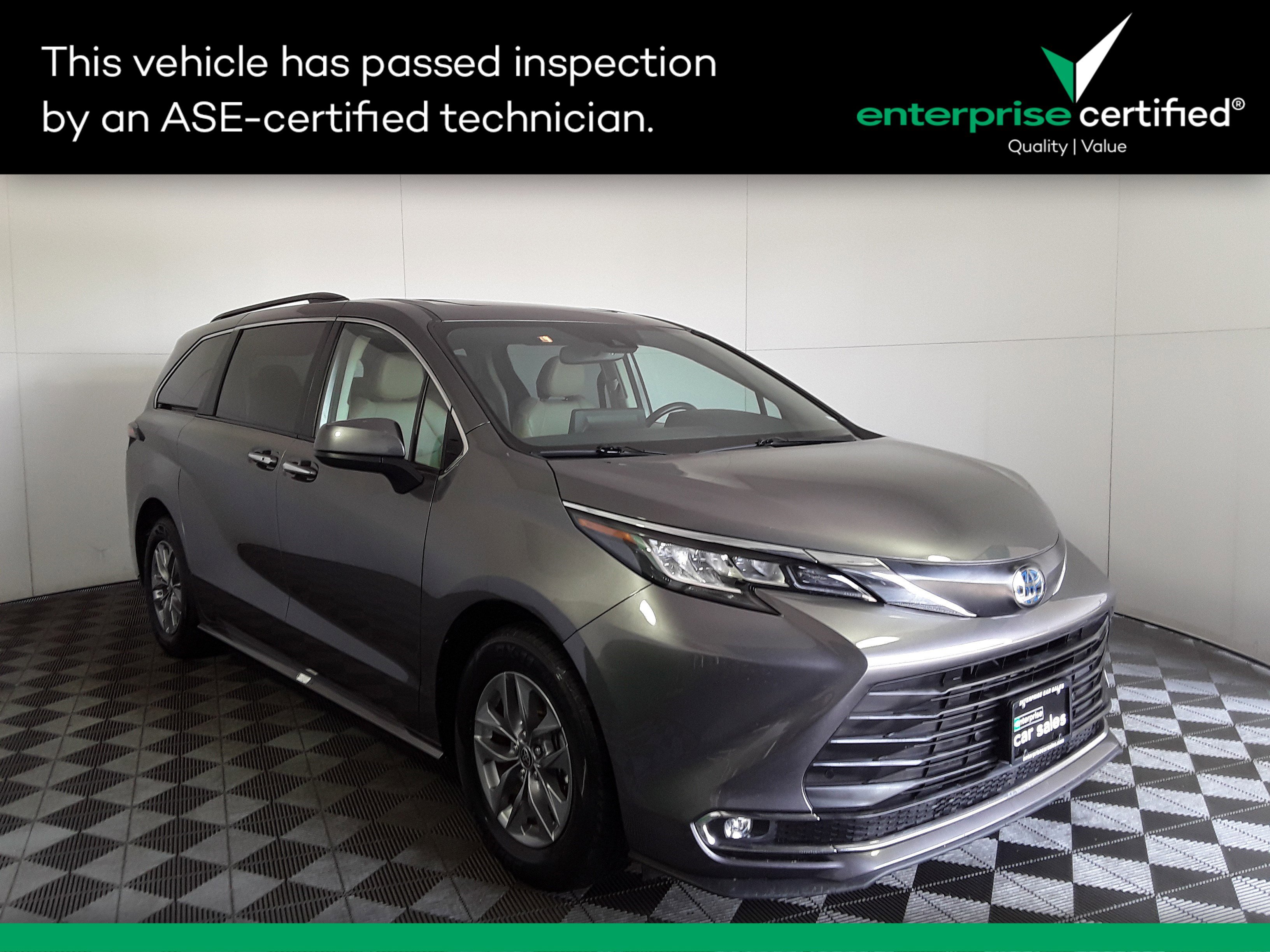 Vehicle image 4 of 22