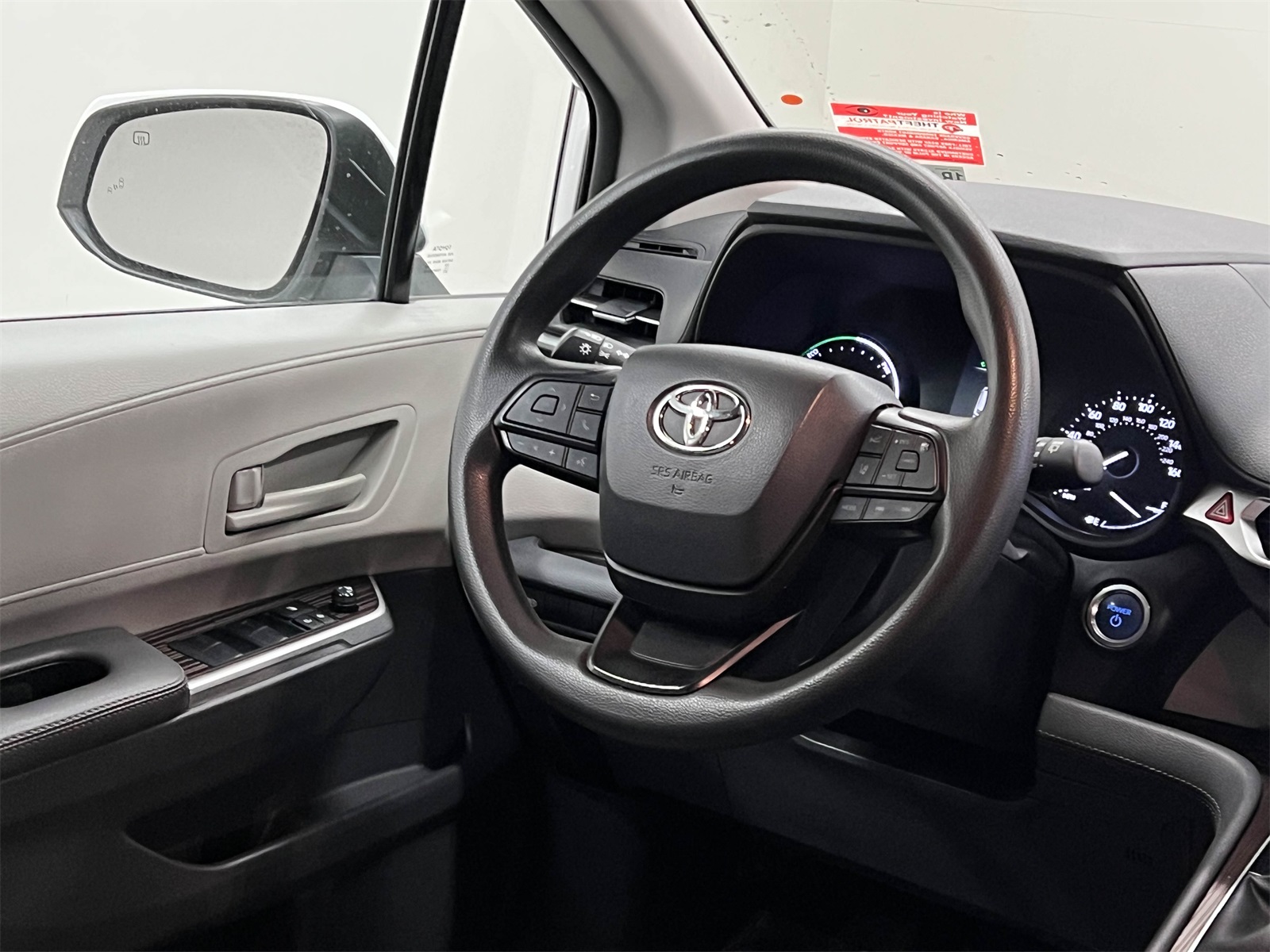 Vehicle image 11 of 27