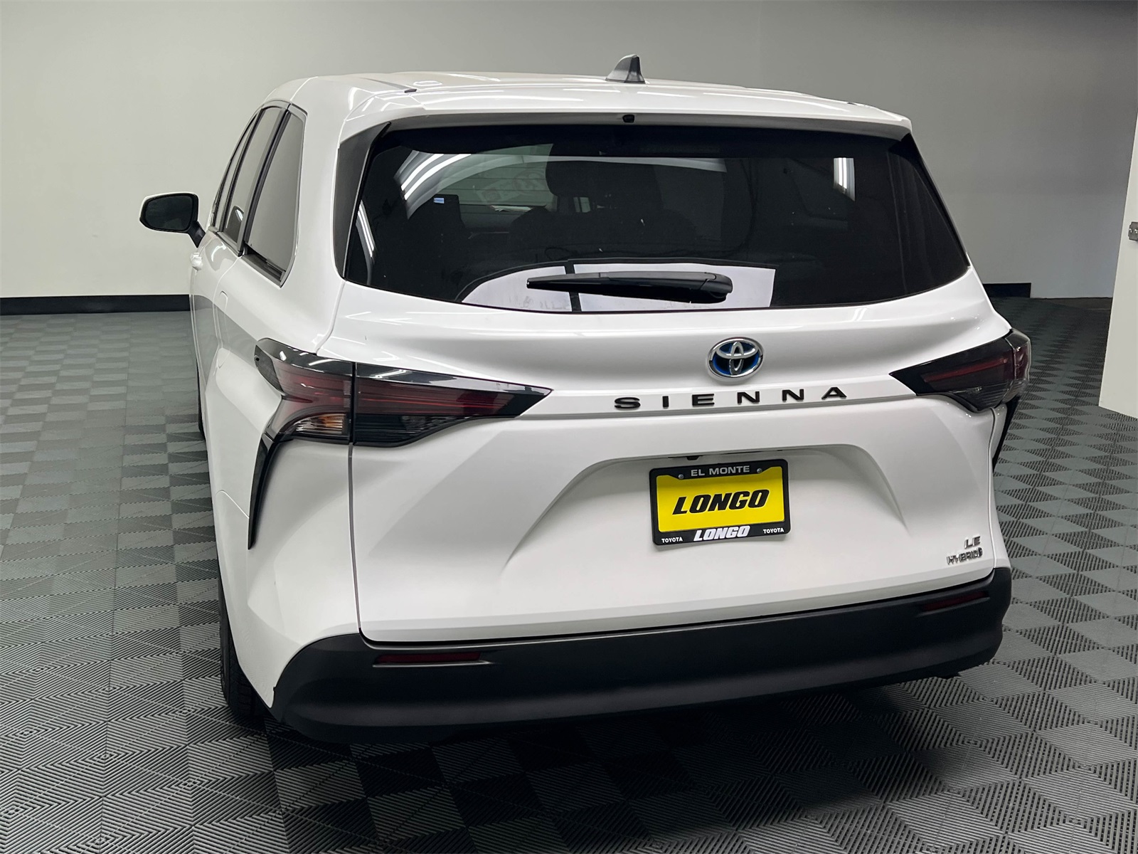 Vehicle image 4 of 27