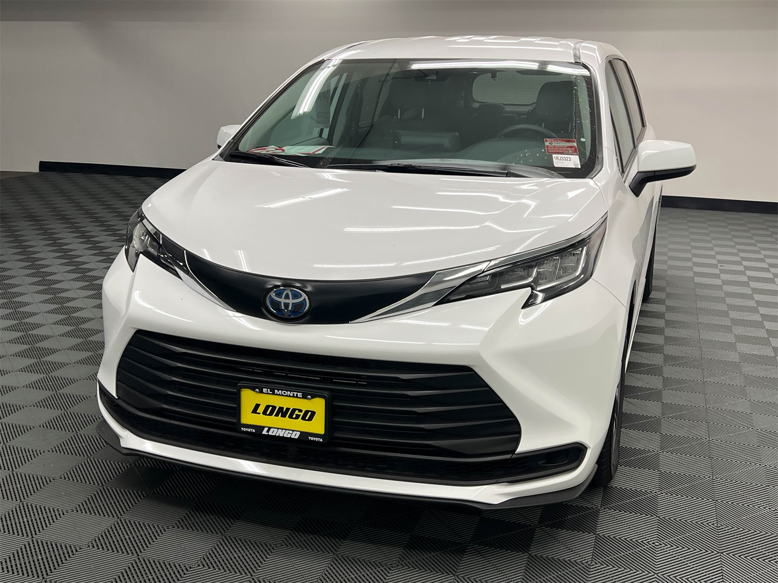 Vehicle image 20 of 27