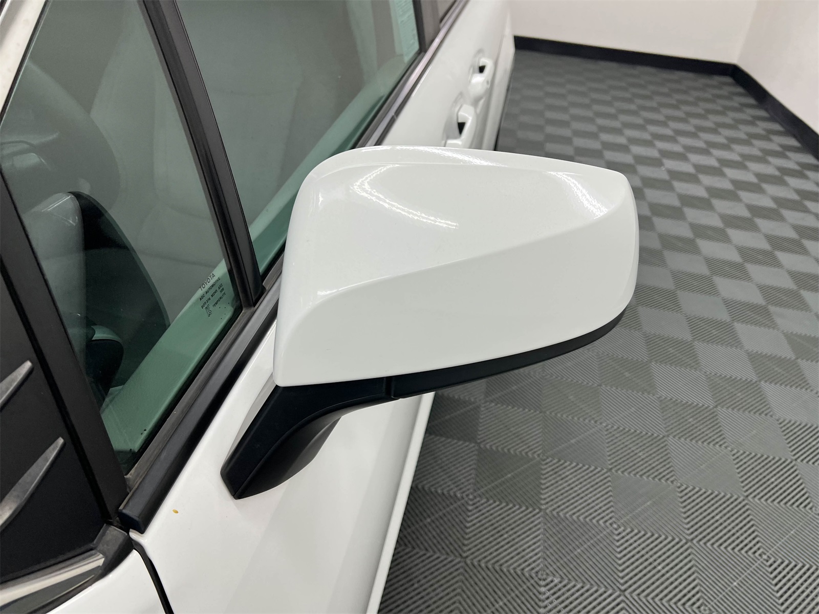 Vehicle image 19 of 27