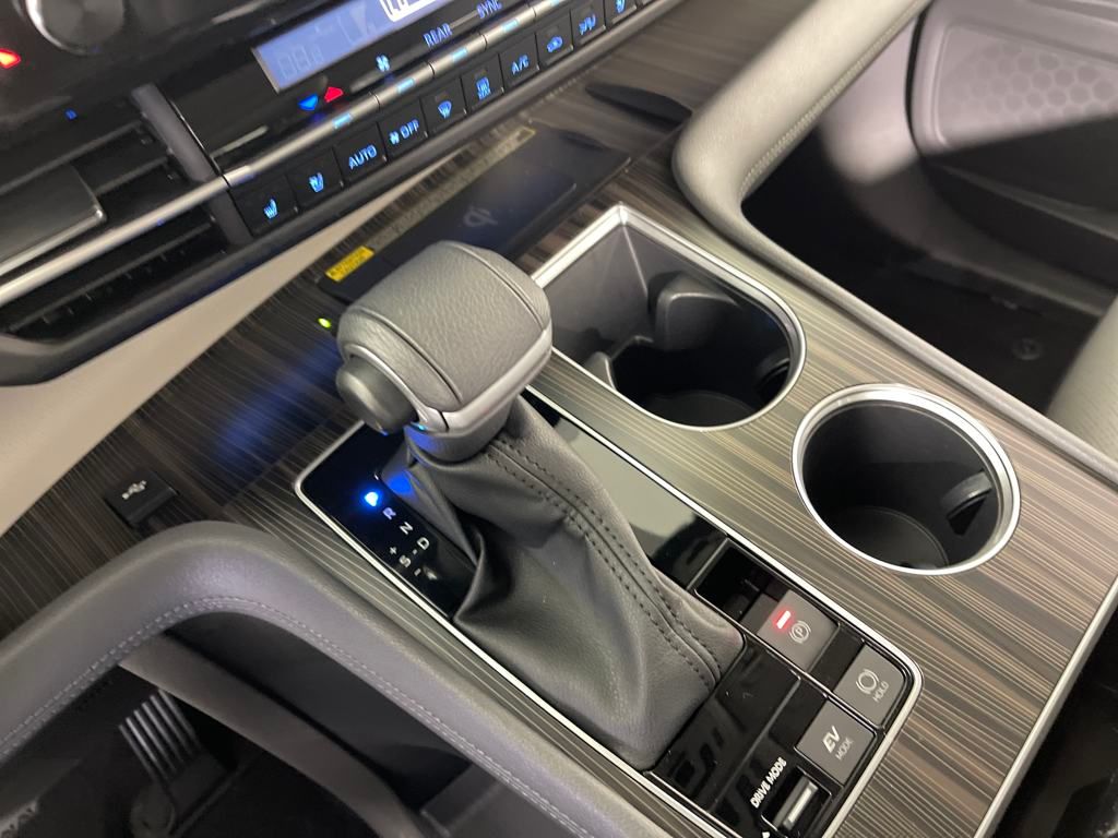 Vehicle image 26 of 30