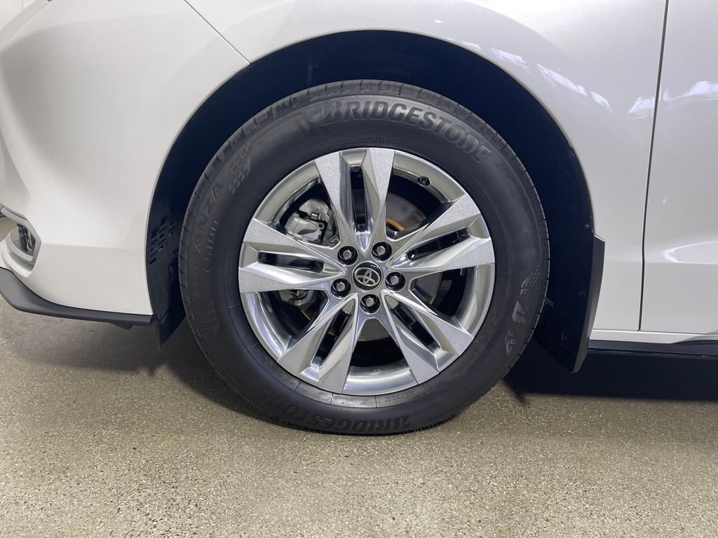 Vehicle image 11 of 30
