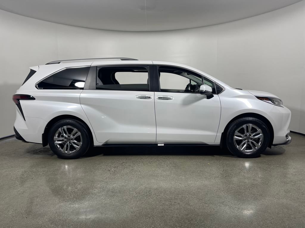 Vehicle image 4 of 30