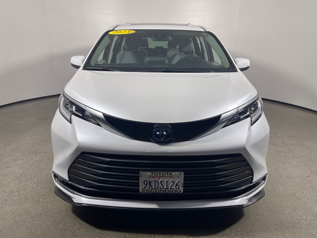 Vehicle image 2 of 30