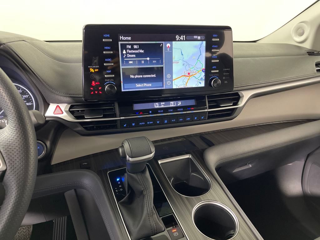 Vehicle image 24 of 30