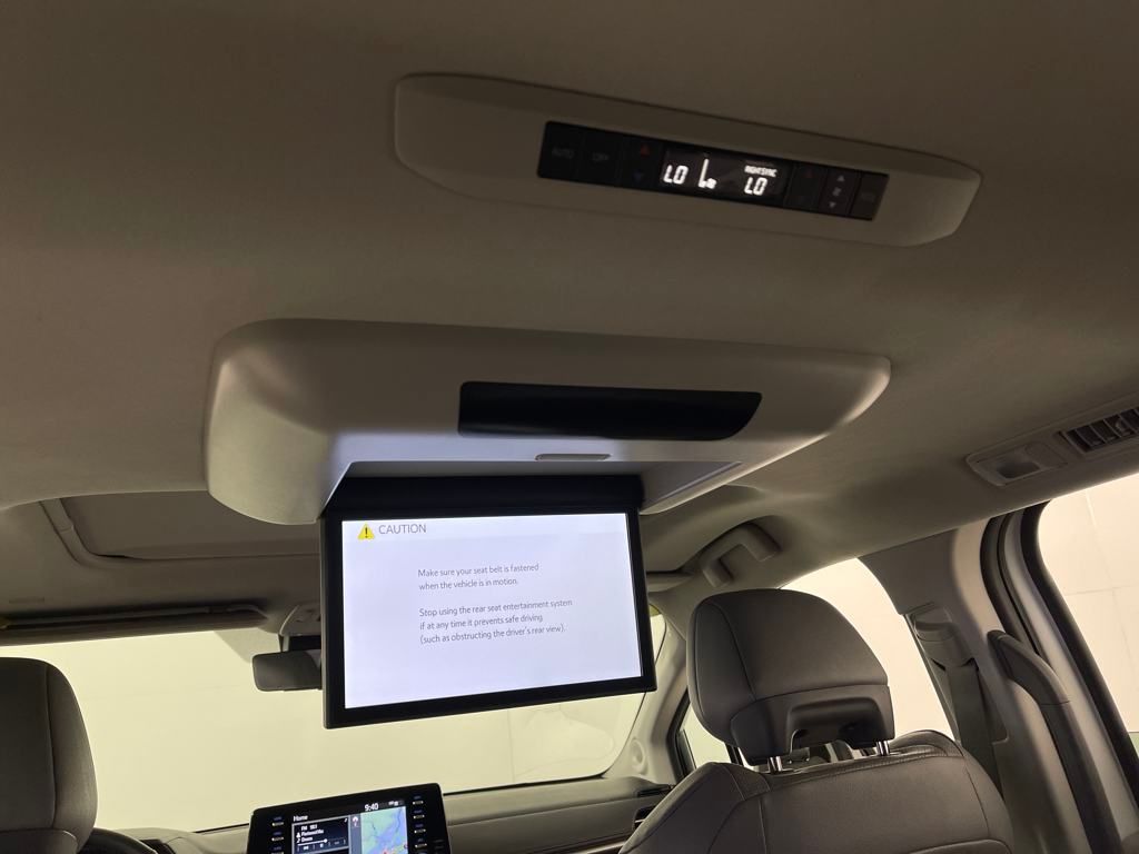 Vehicle image 17 of 30