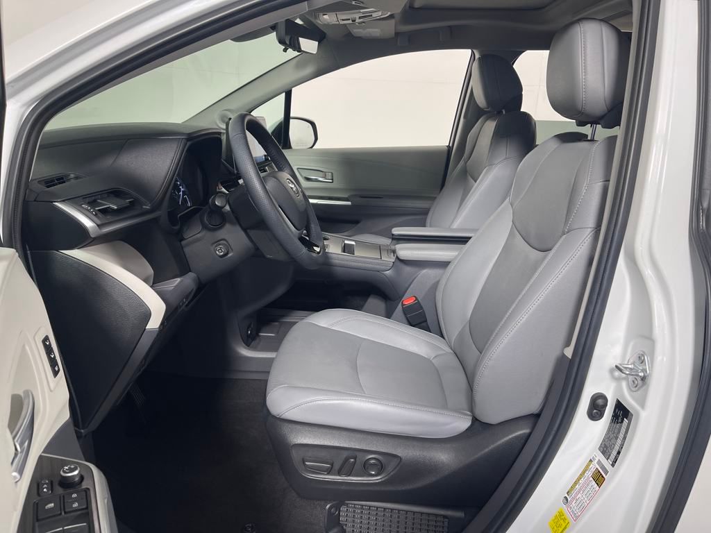 Vehicle image 12 of 30