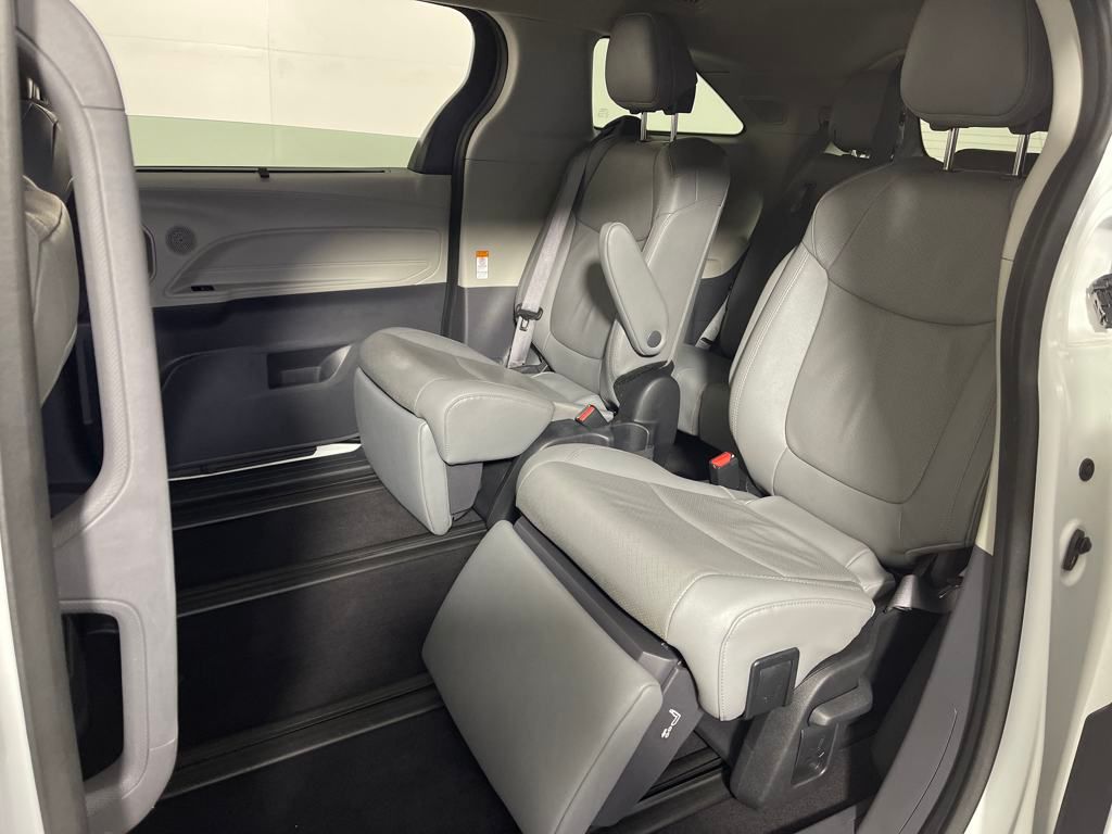 Vehicle image 13 of 30