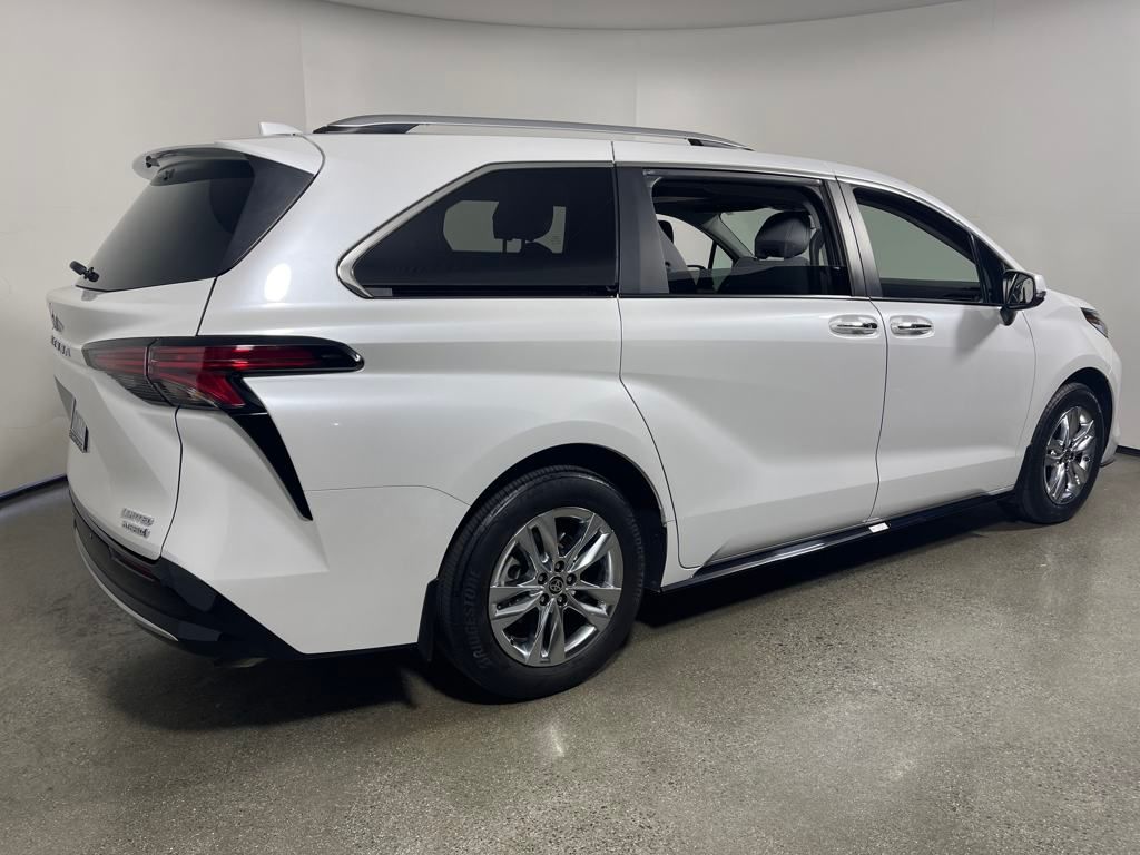 Vehicle image 5 of 30