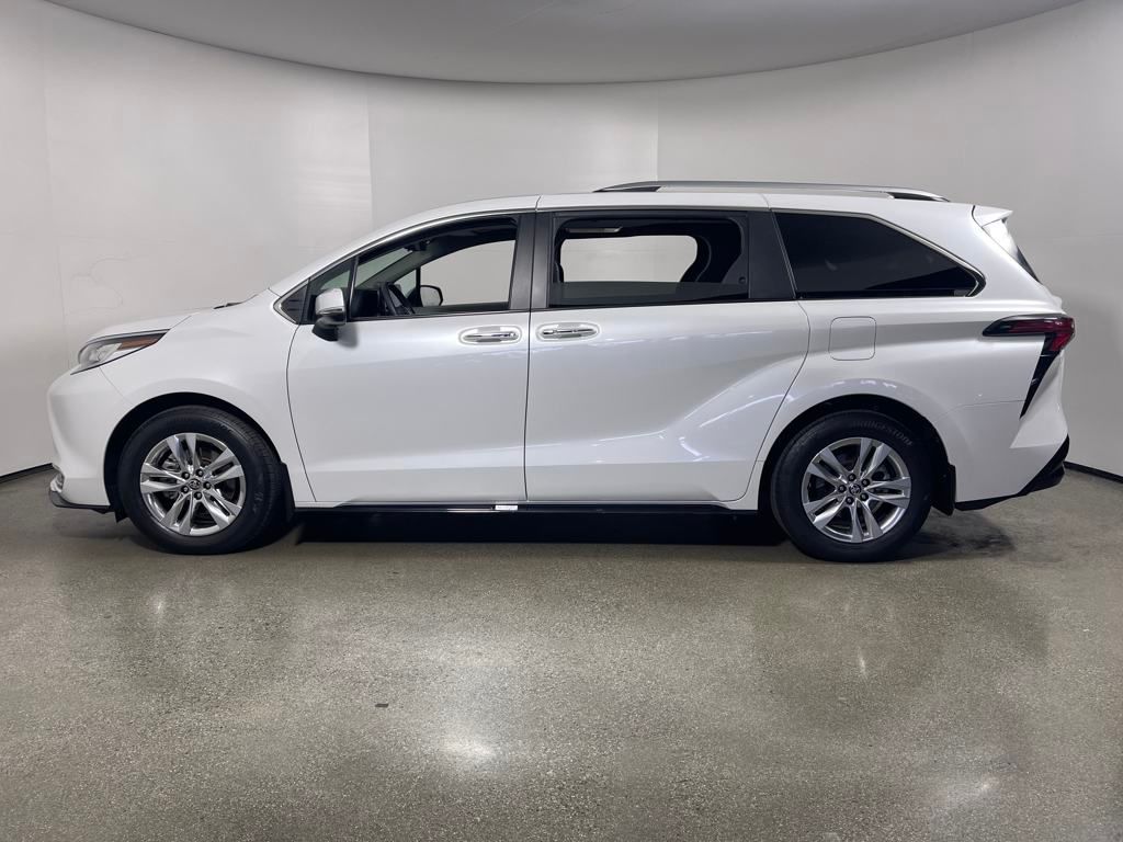 Vehicle image 8 of 30