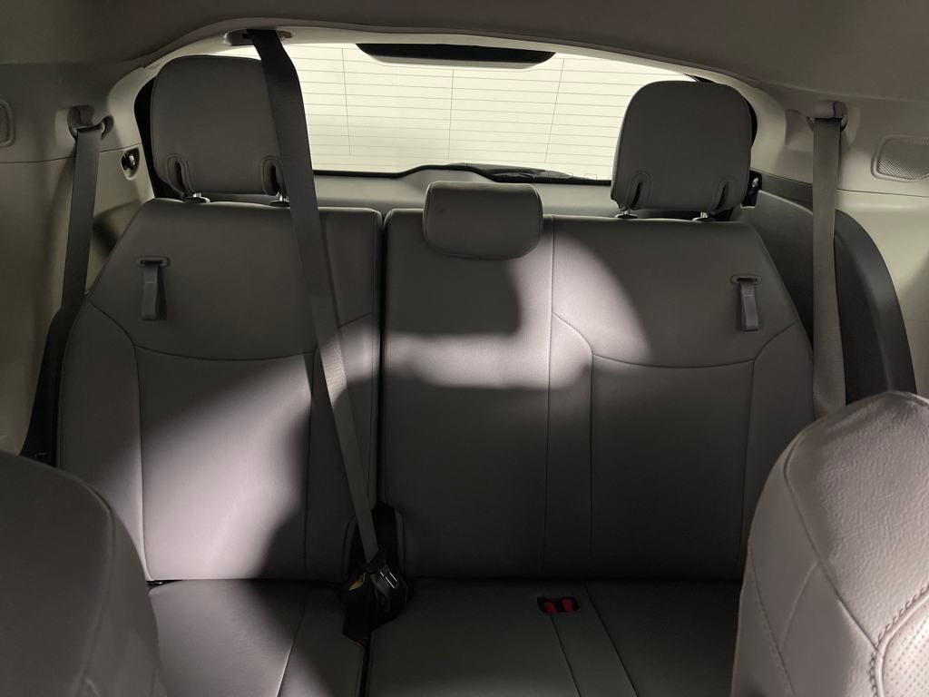 Vehicle image 23 of 30
