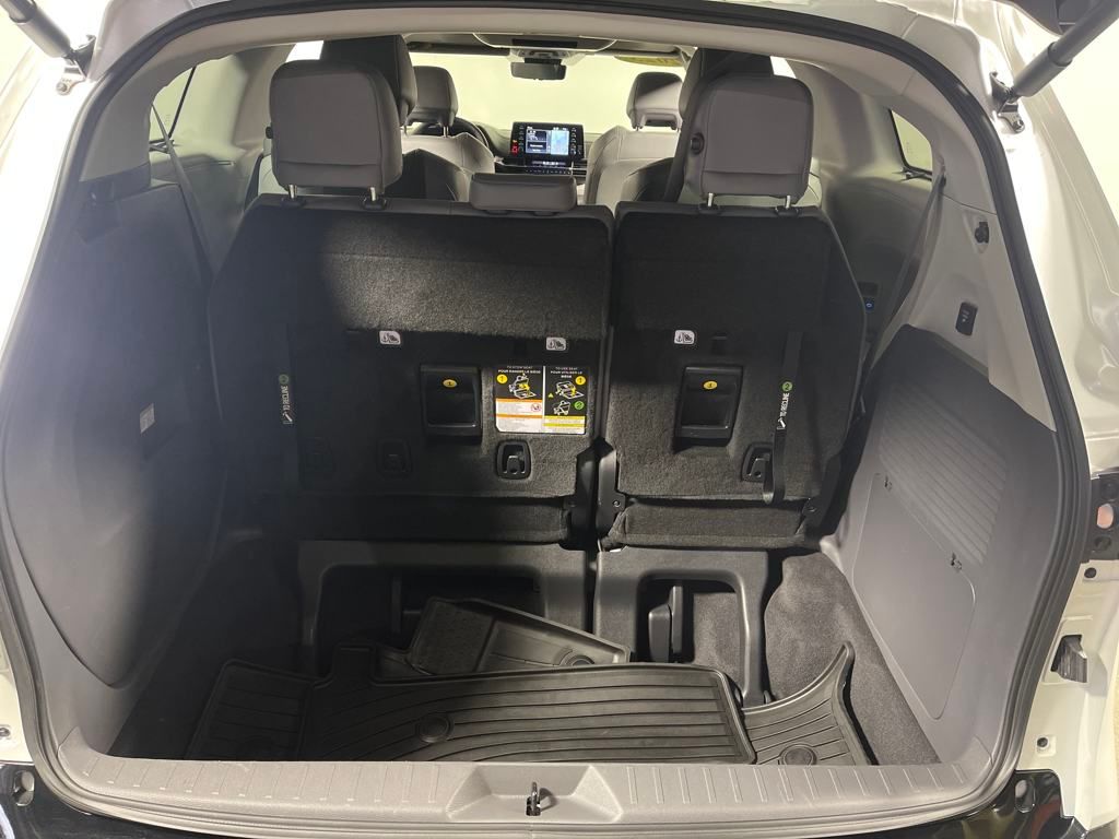 Vehicle image 10 of 30