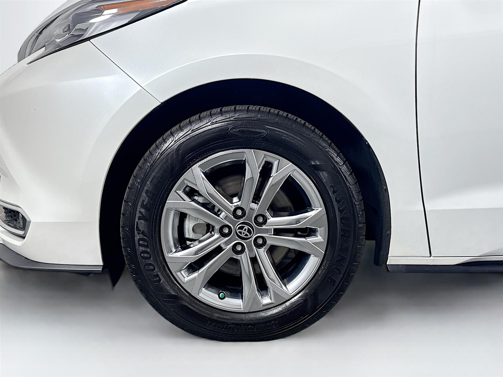 Vehicle image 14 of 54