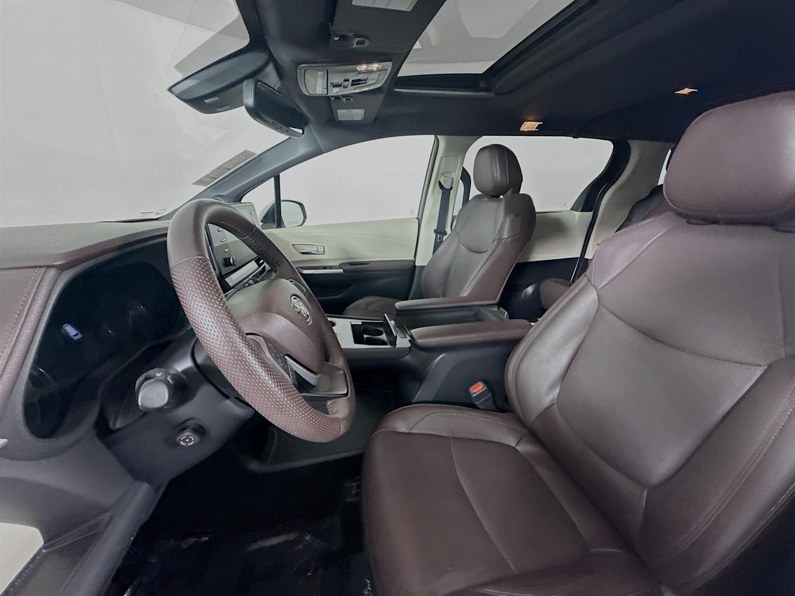 Vehicle image 17 of 54