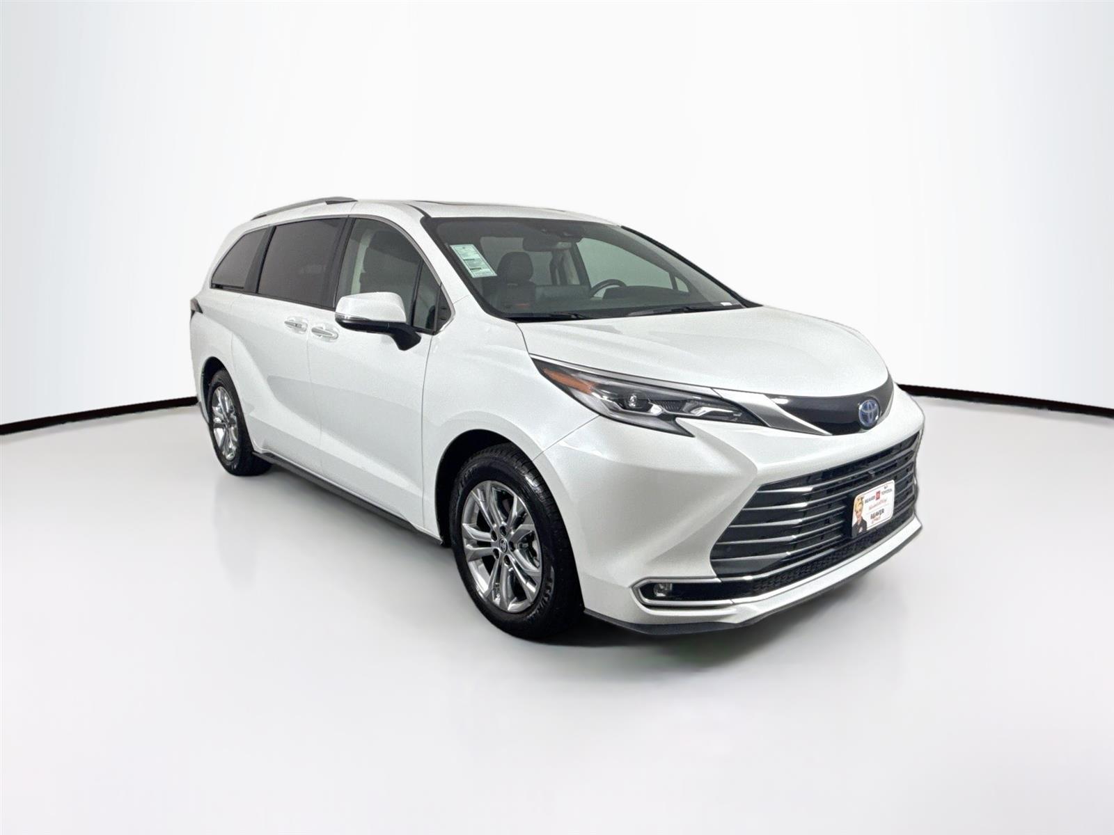 Vehicle image 4 of 54