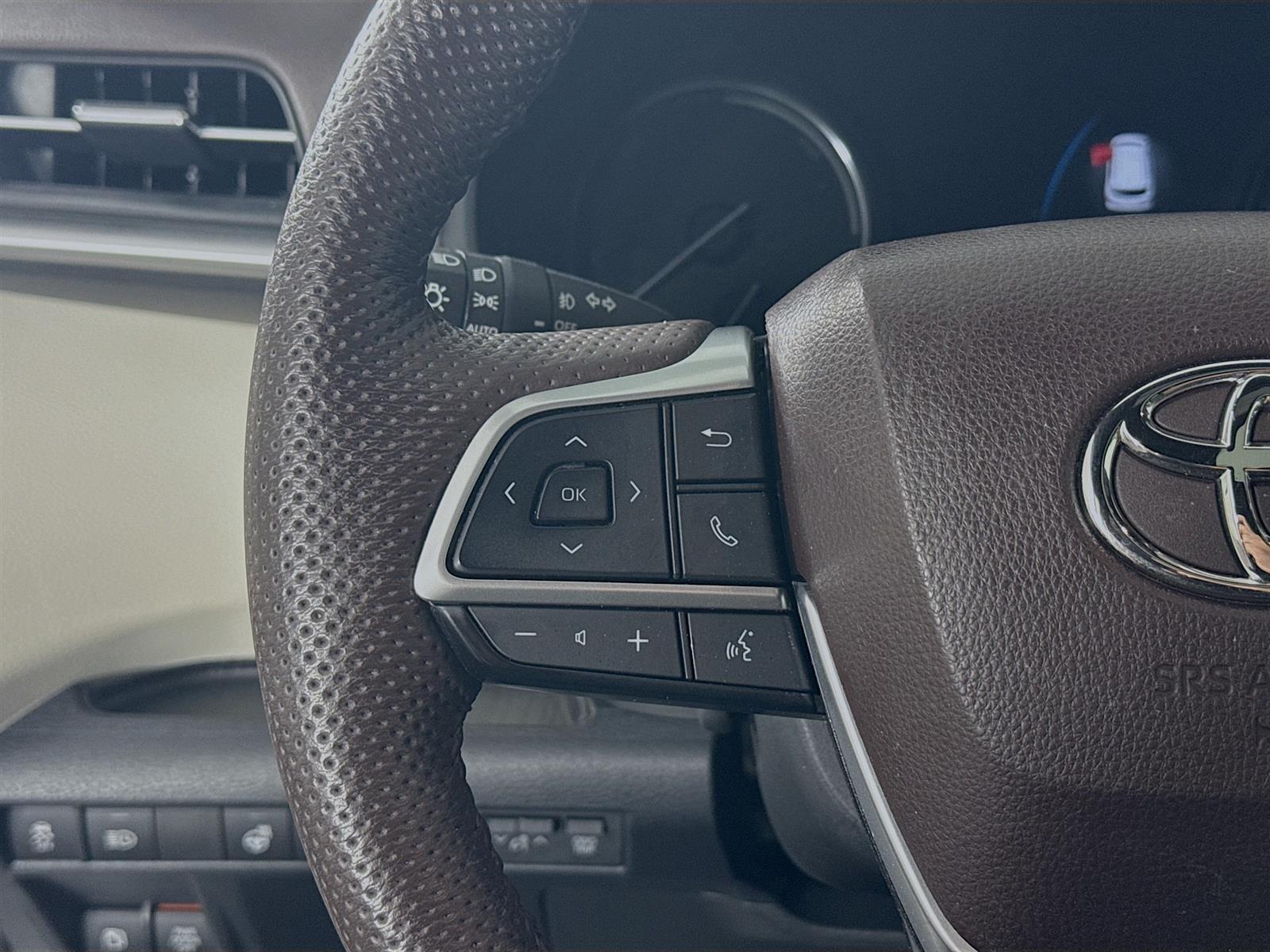 Vehicle image 19 of 54