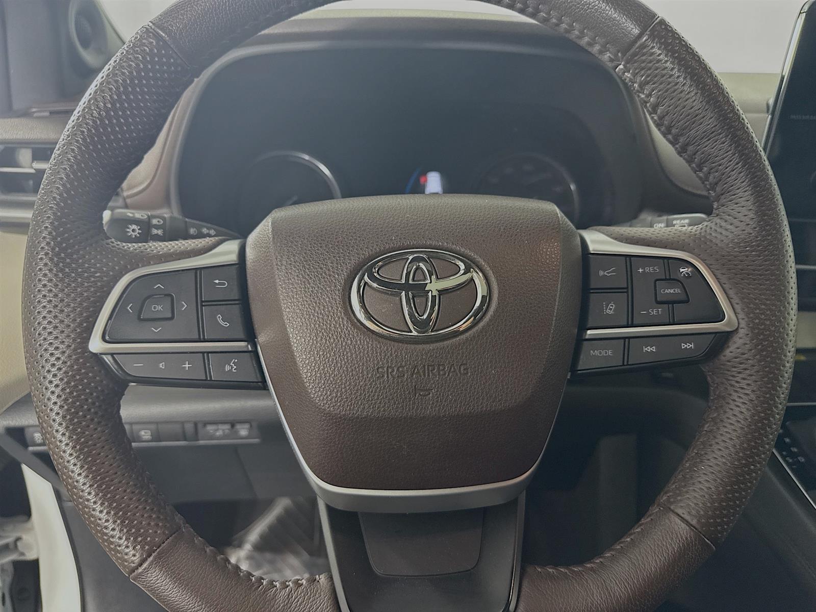 Vehicle image 18 of 54
