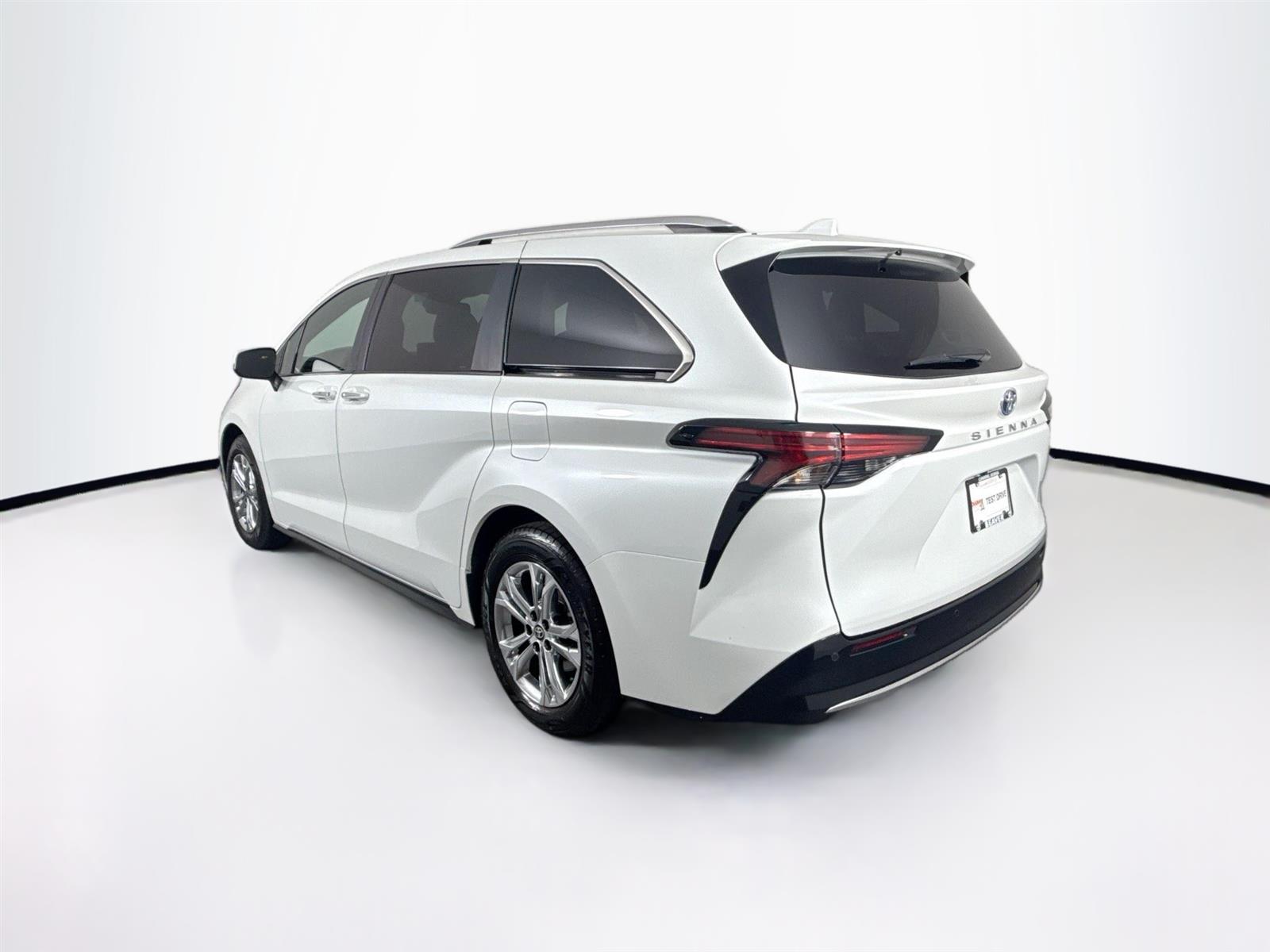 Vehicle image 8 of 54