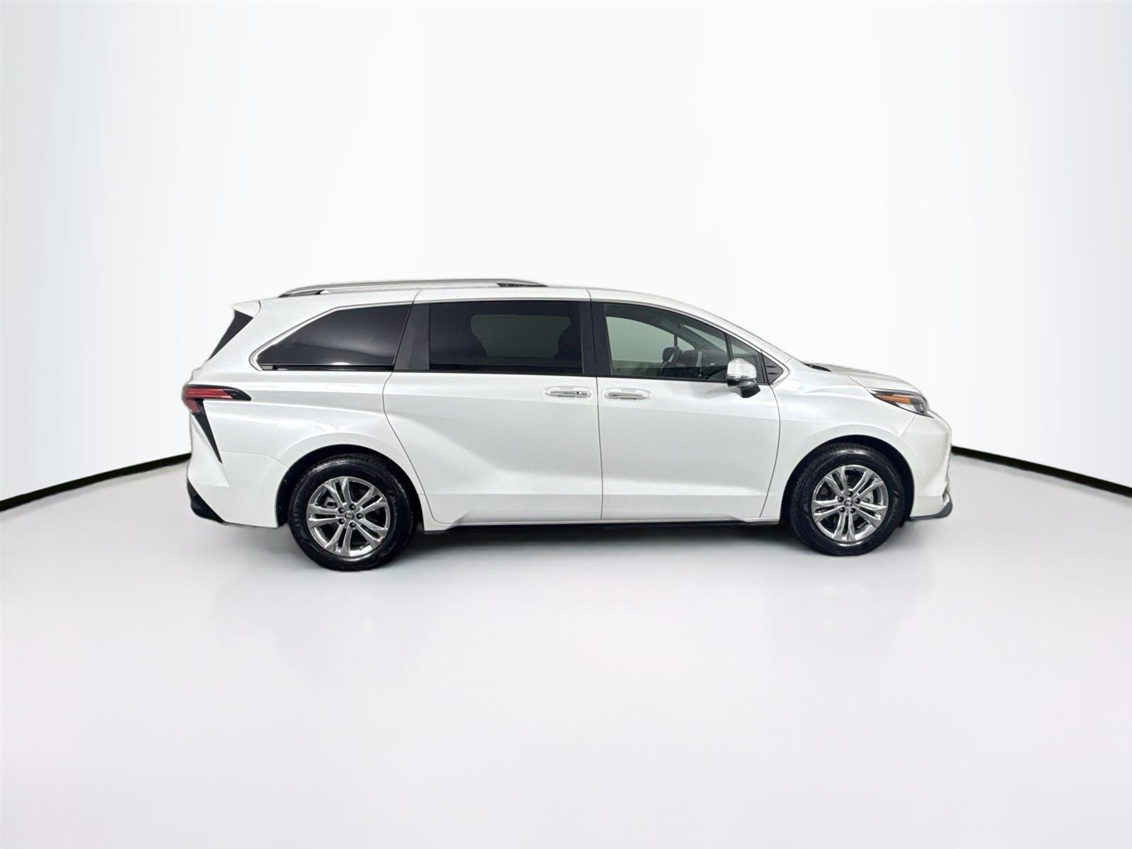 Vehicle image 5 of 54