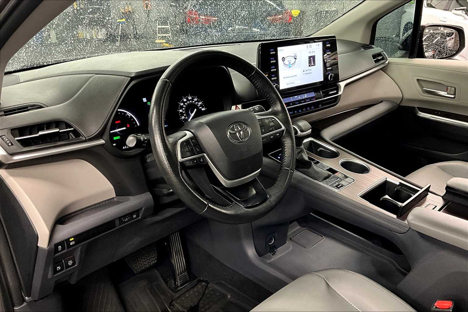 Vehicle image 15 of 32