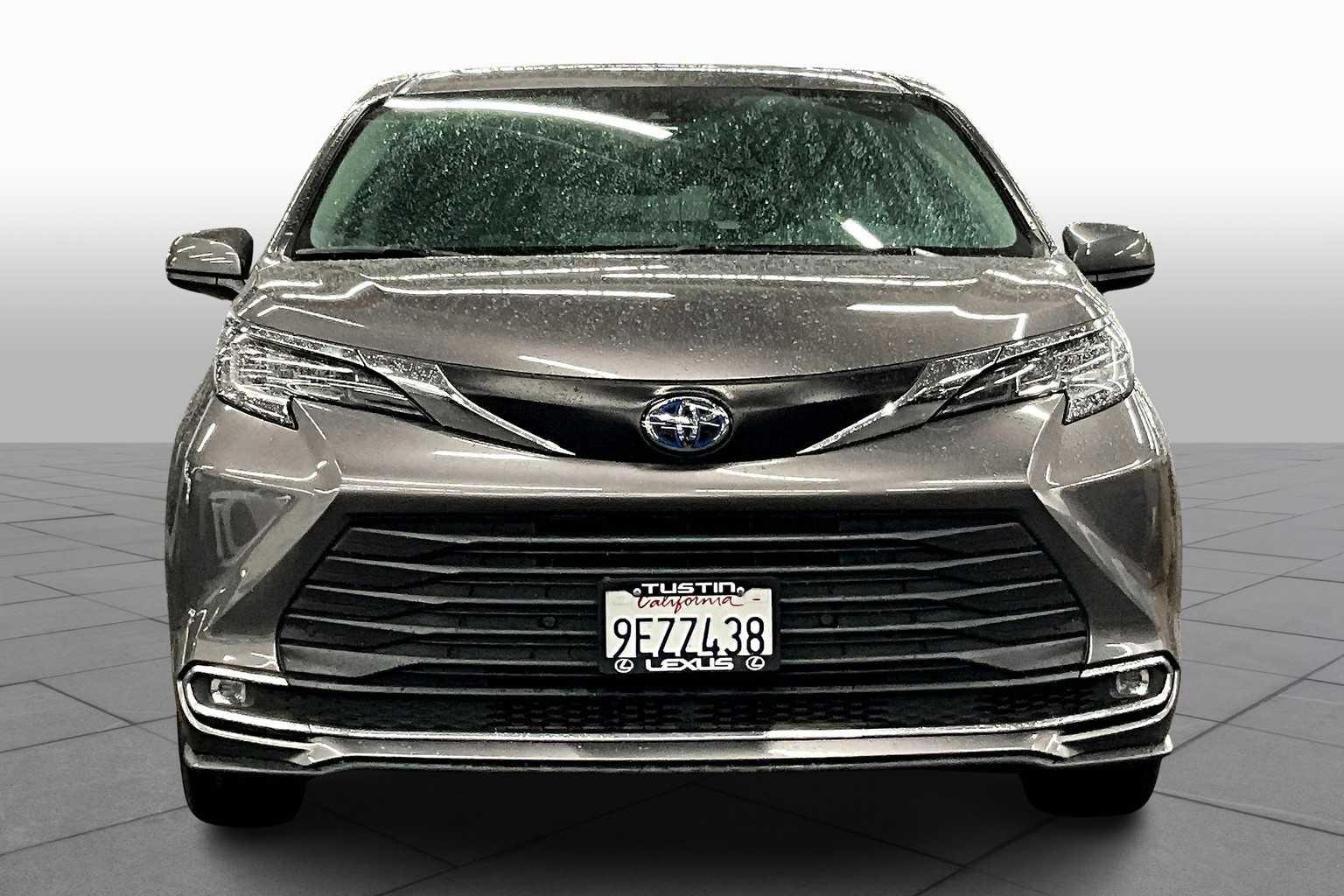 Vehicle image 2 of 32