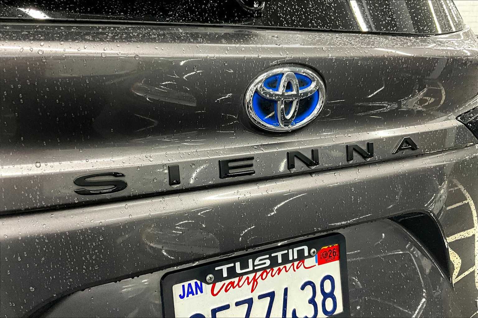 Vehicle image 28 of 32