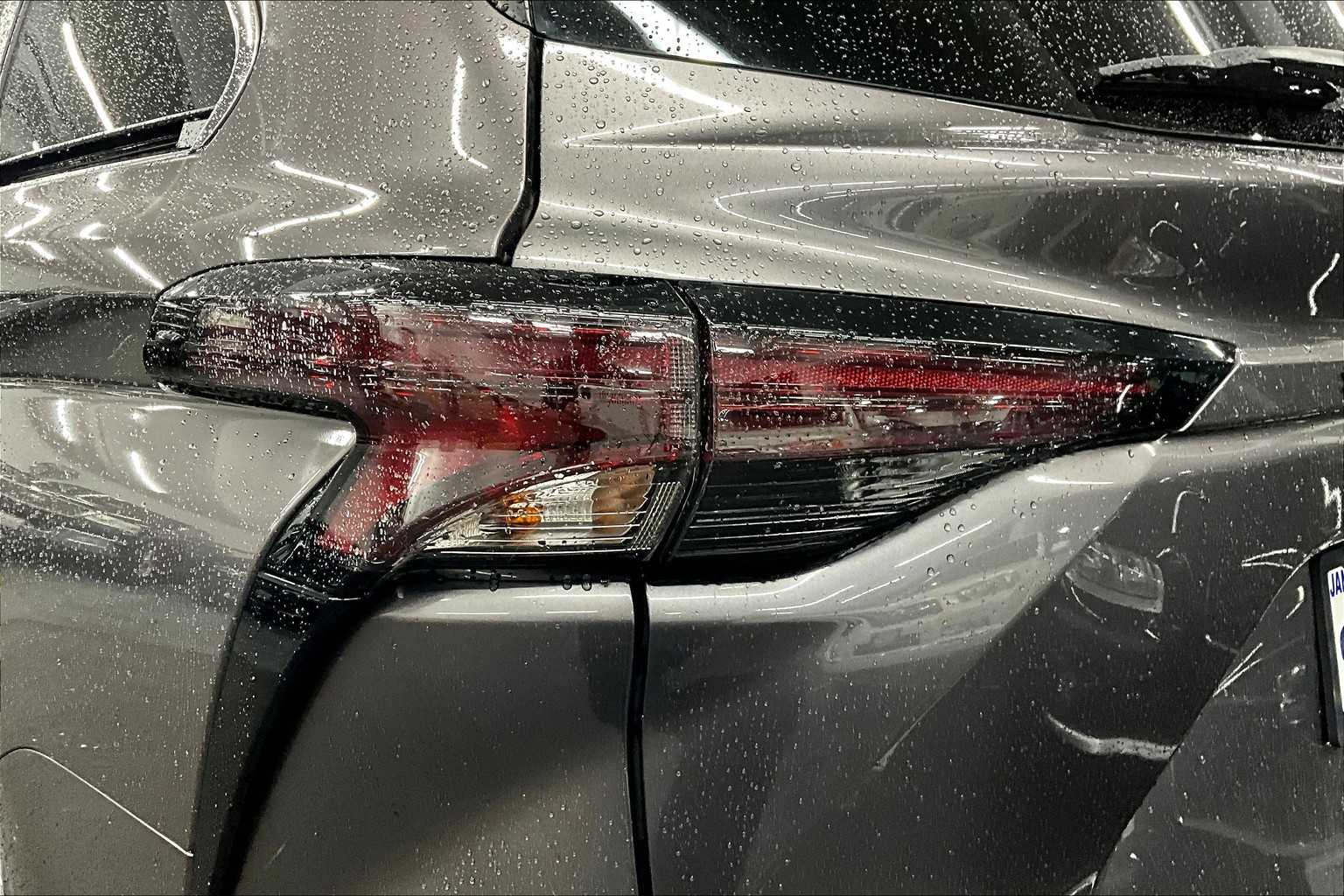 Vehicle image 26 of 32