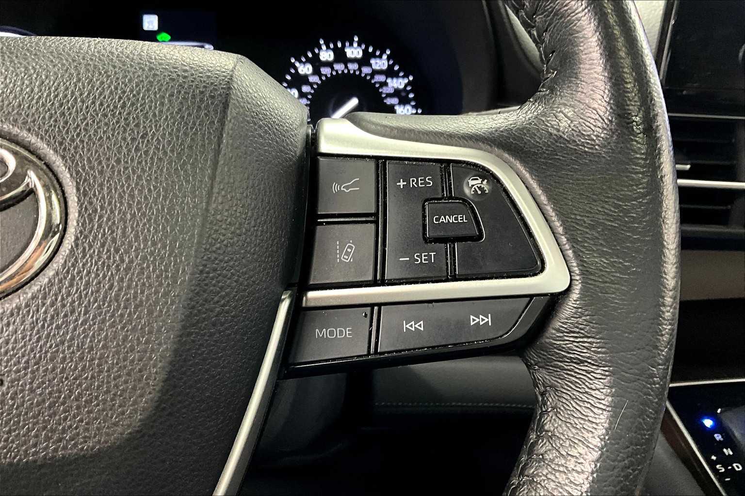 Vehicle image 22 of 32