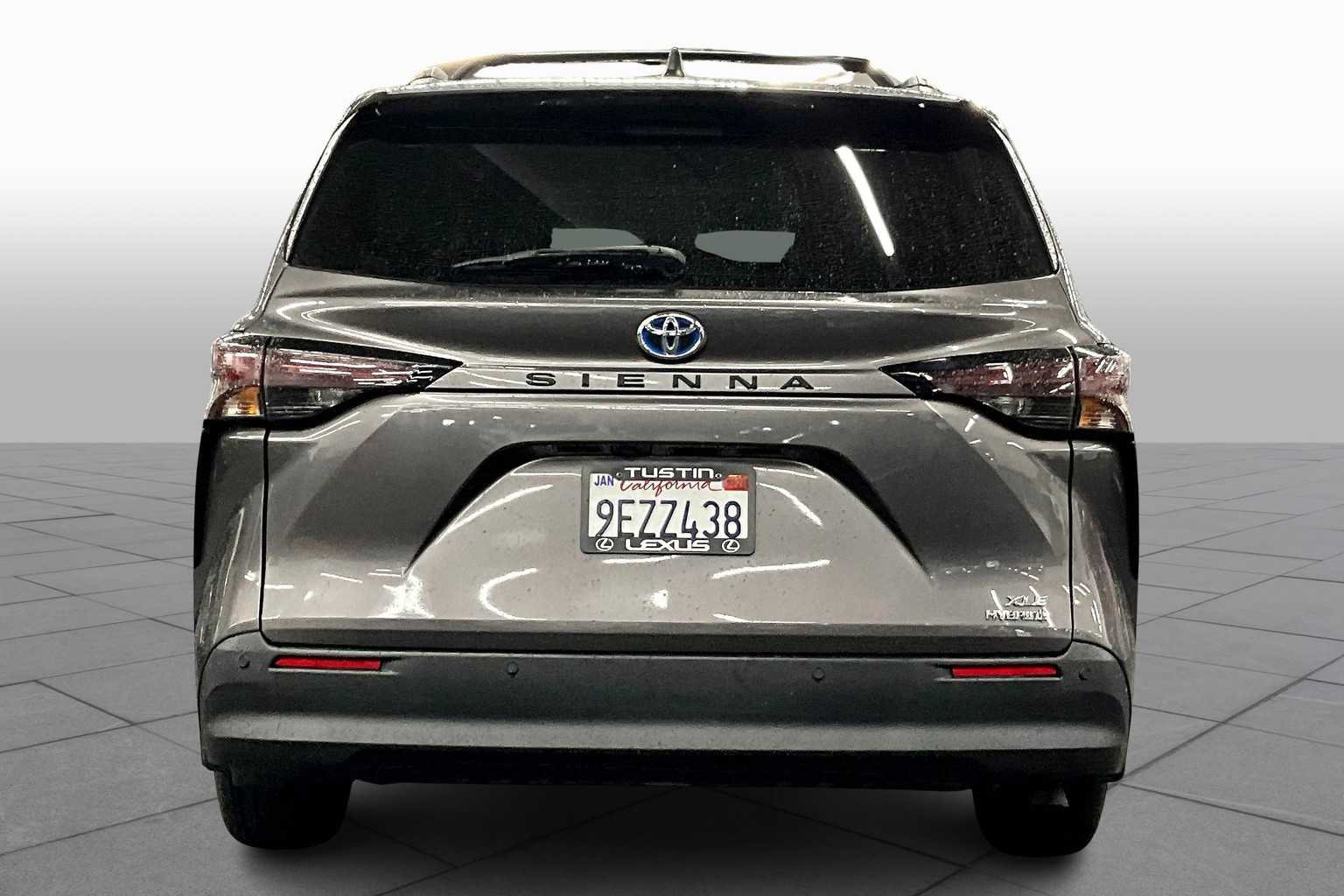 Vehicle image 6 of 32