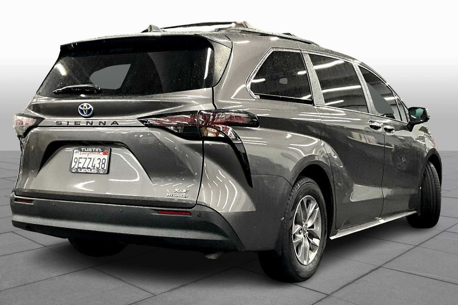 Vehicle image 5 of 32